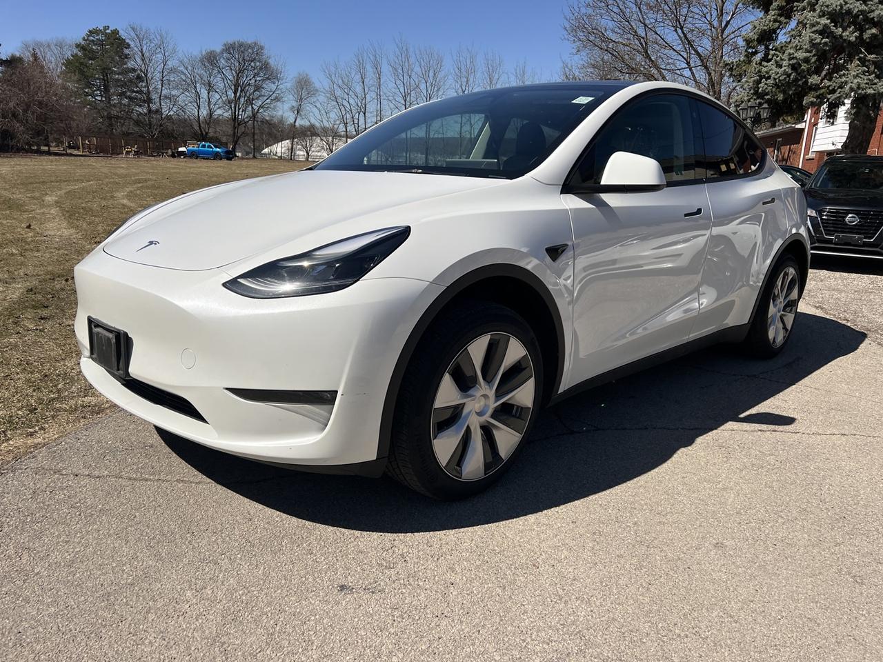 2023 Tesla Model Y LONG RANGE Photo0