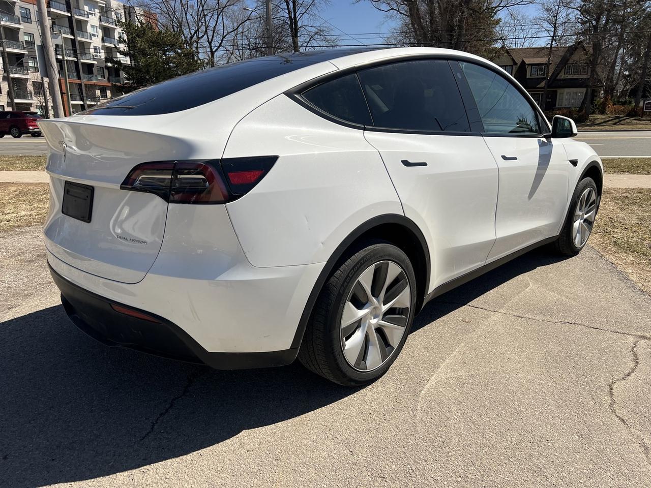 2023 Tesla Model Y LONG RANGE Photo4