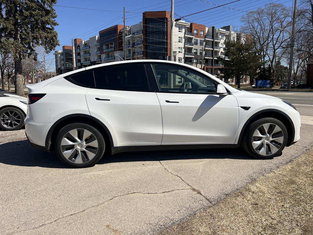 2023 Tesla Model Y LONG RANGE Photo3
