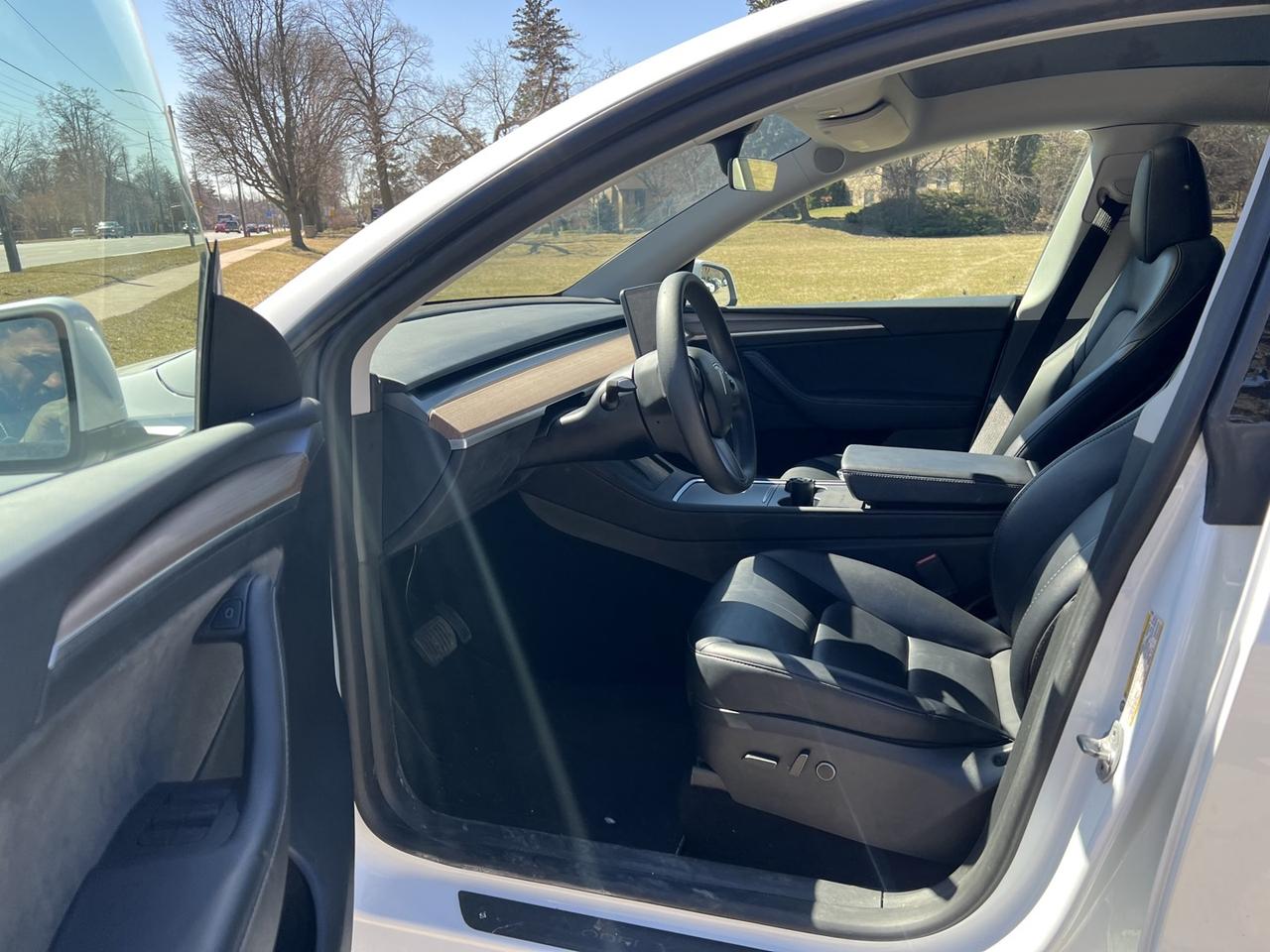 2023 Tesla Model Y LONG RANGE Photo