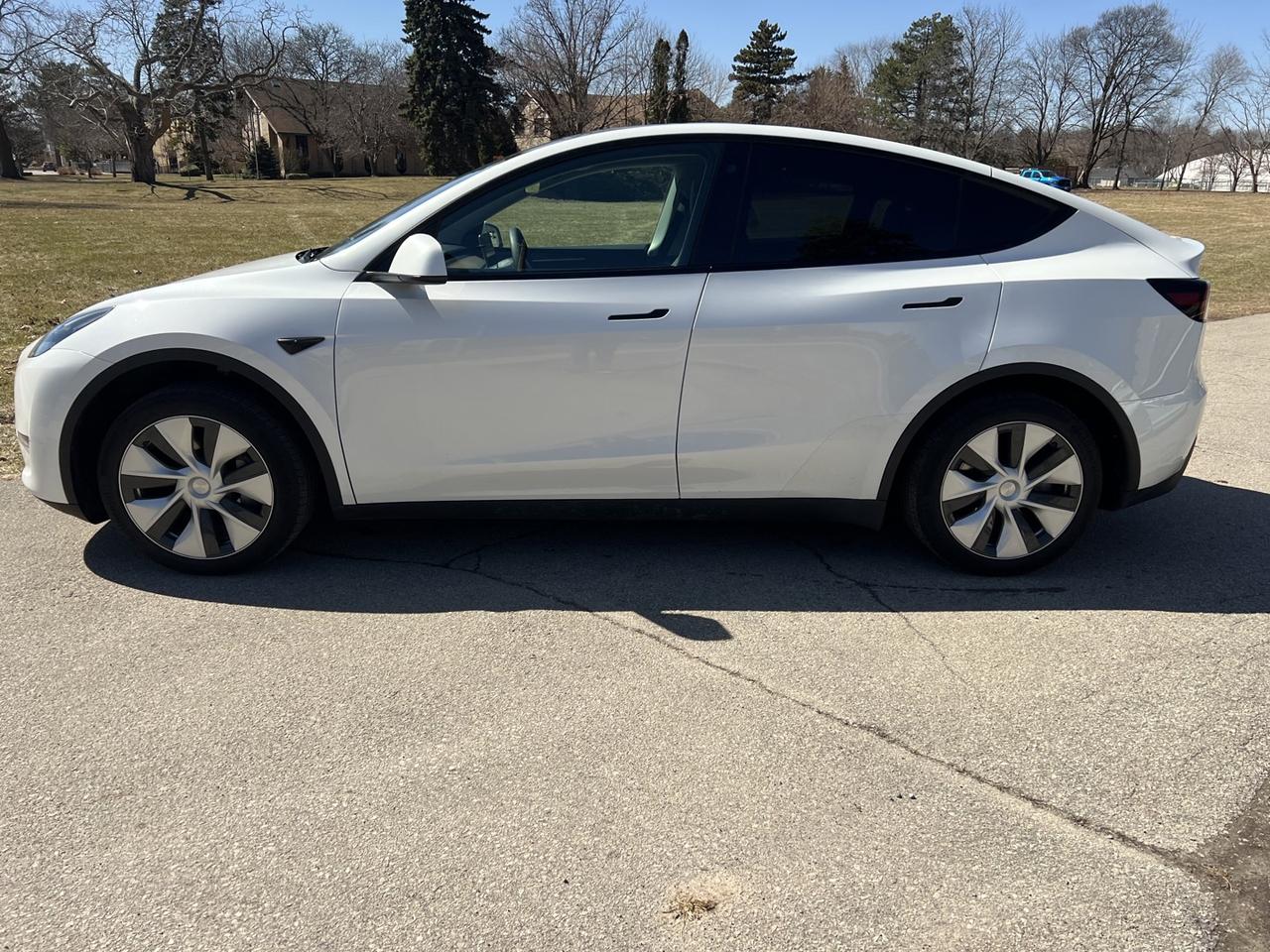 2023 Tesla Model Y LONG RANGE Photo