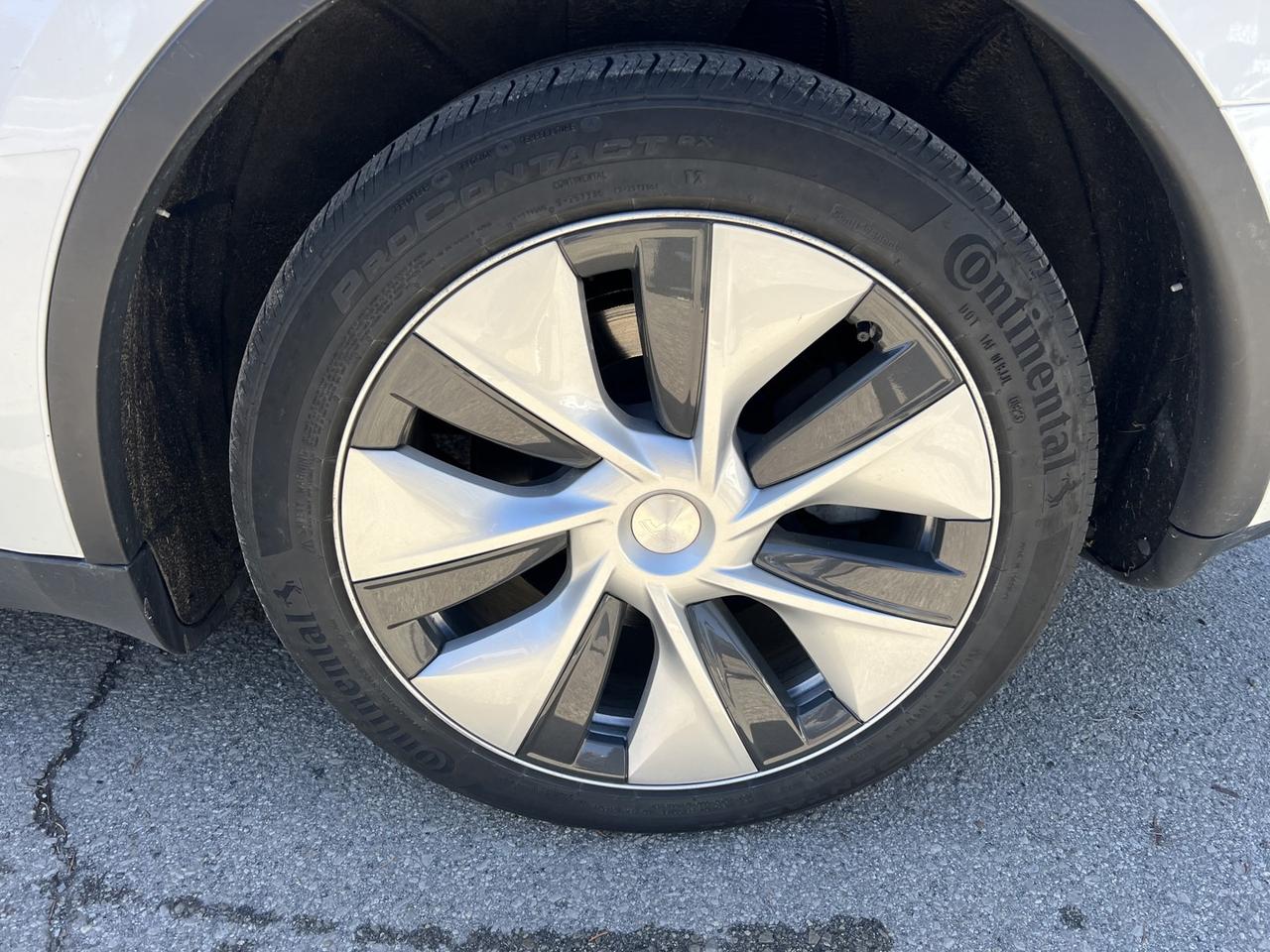 2023 Tesla Model Y LONG RANGE Photo