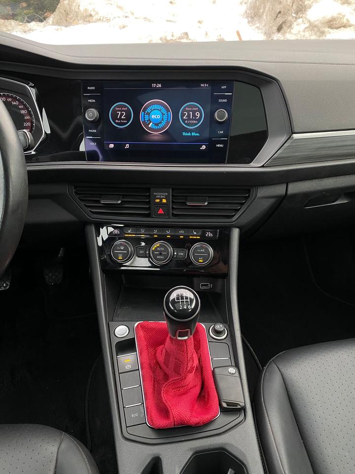 2019 Volkswagen Jetta Highline | LEATHER | SUNROOF | NO ACCIDENT | MANUA Photo