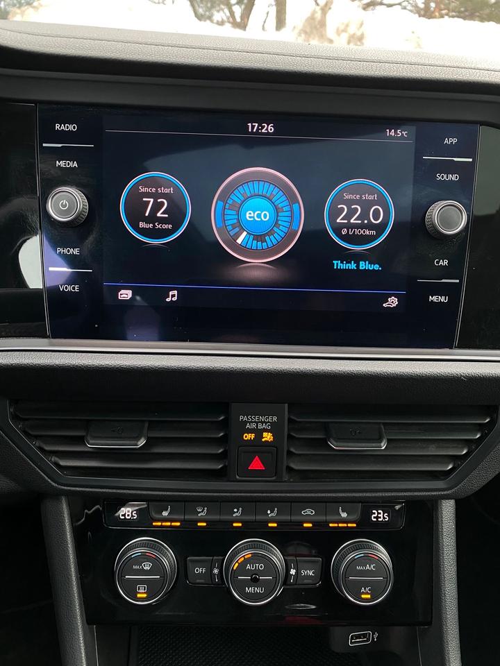 2019 Volkswagen Jetta Highline | LEATHER | SUNROOF | NO ACCIDENT | MANUA Photo