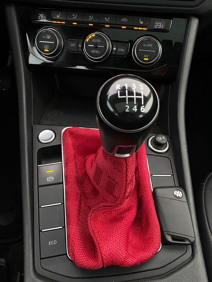 2019 Volkswagen Jetta Highline | LEATHER | SUNROOF | NO ACCIDENT | MANUA Photo