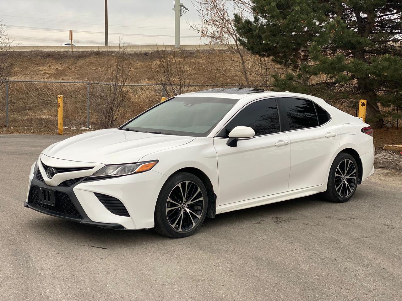 2018 Toyota Camry SE Upgrade | SUNROOF | LEATHER Photo0