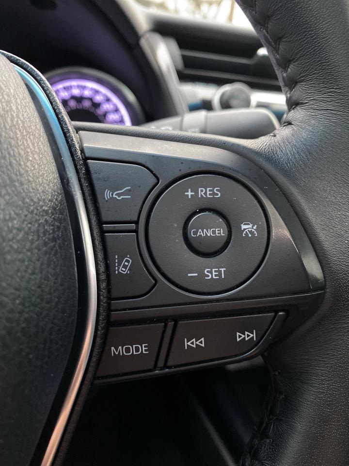 2018 Toyota Camry SE Upgrade | SUNROOF | LEATHER Photo