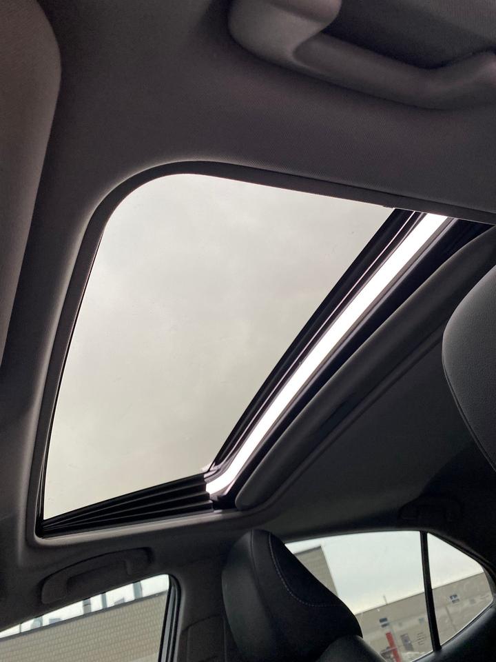 2018 Toyota Camry SE Upgrade | SUNROOF | LEATHER Photo