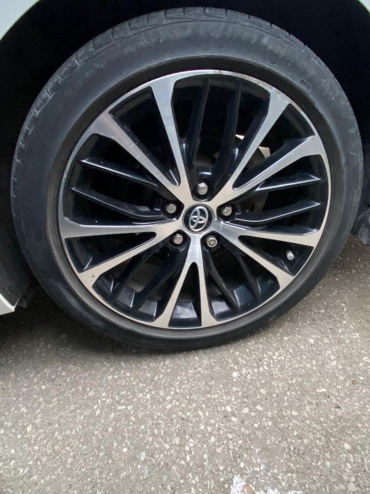 2018 Toyota Camry SE Upgrade | SUNROOF | LEATHER Photo