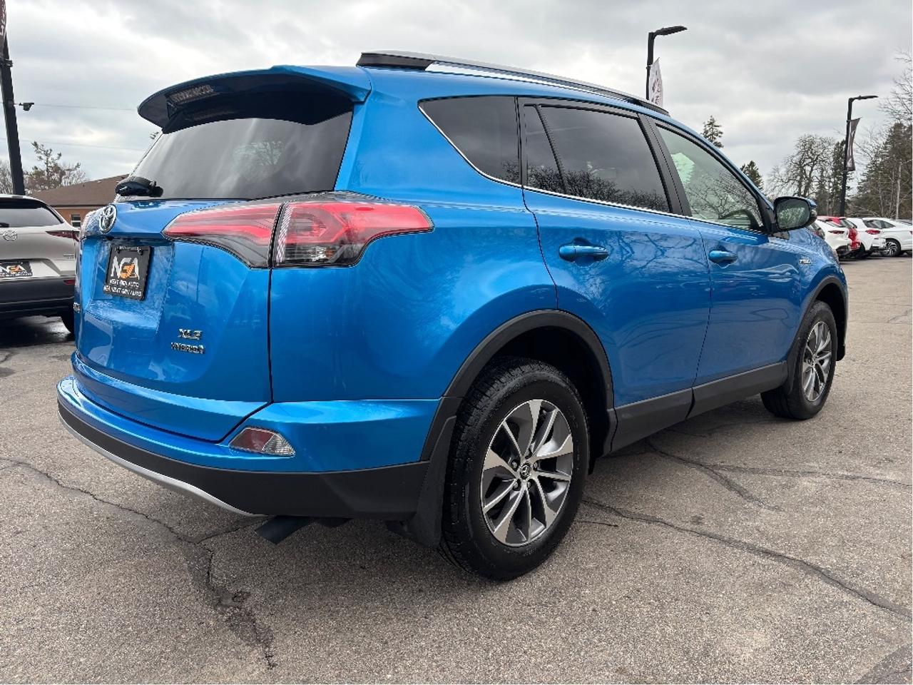 2017 Toyota RAV4 Hybrid XLE AWD POWER SEAT ROOF CLEAN CARFAX Photo