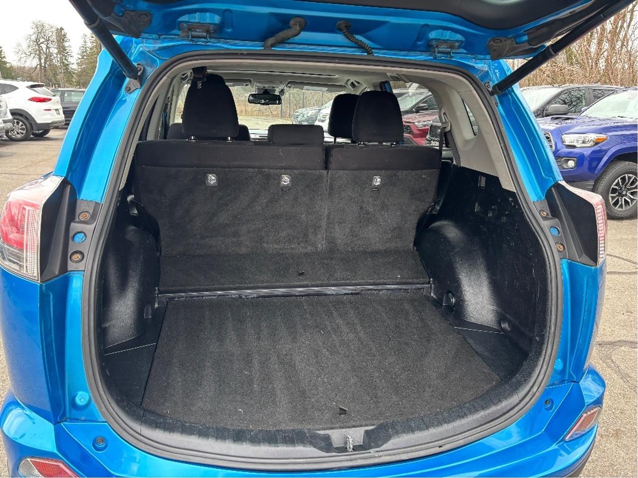 2017 Toyota RAV4 Hybrid XLE AWD POWER SEAT ROOF CLEAN CARFAX Photo