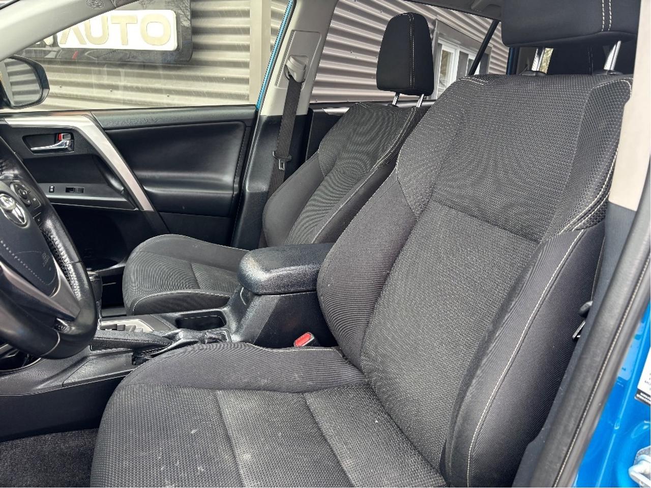 2017 Toyota RAV4 Hybrid XLE AWD POWER SEAT ROOF CLEAN CARFAX Photo