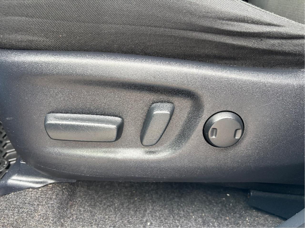 2017 Toyota RAV4 Hybrid XLE AWD POWER SEAT ROOF CLEAN CARFAX Photo