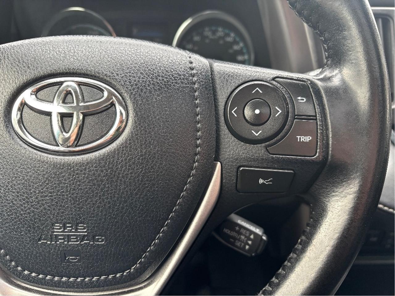 2017 Toyota RAV4 Hybrid XLE AWD POWER SEAT ROOF CLEAN CARFAX Photo