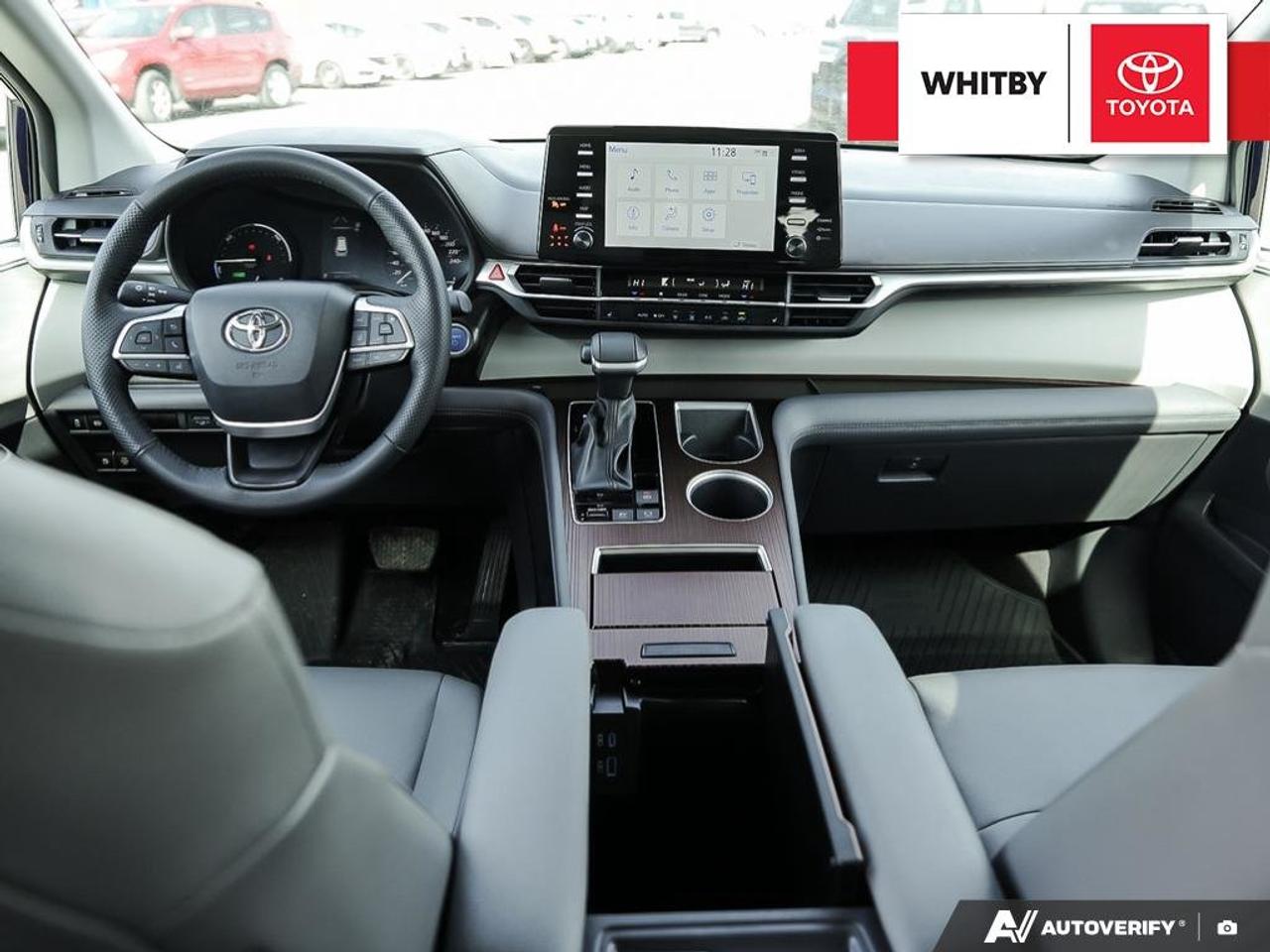 2024 Toyota Sienna XLE 2.5L Photo