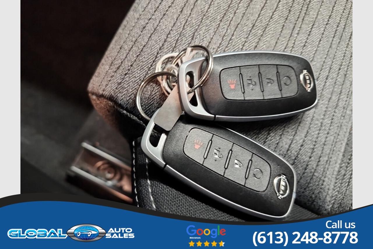 2023 Nissan Rogue SV Photo