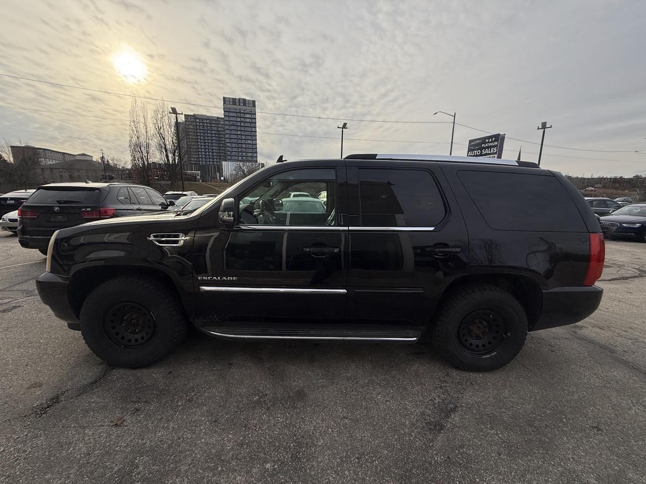 2010 Cadillac Escalade  Photo3