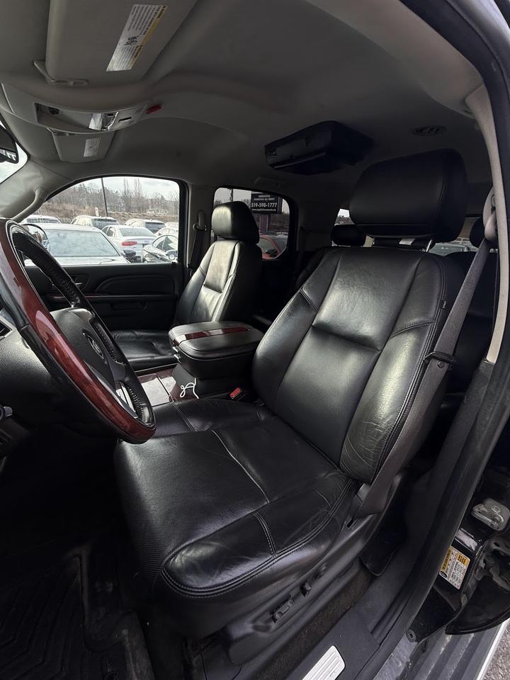 2010 Cadillac Escalade  Photo