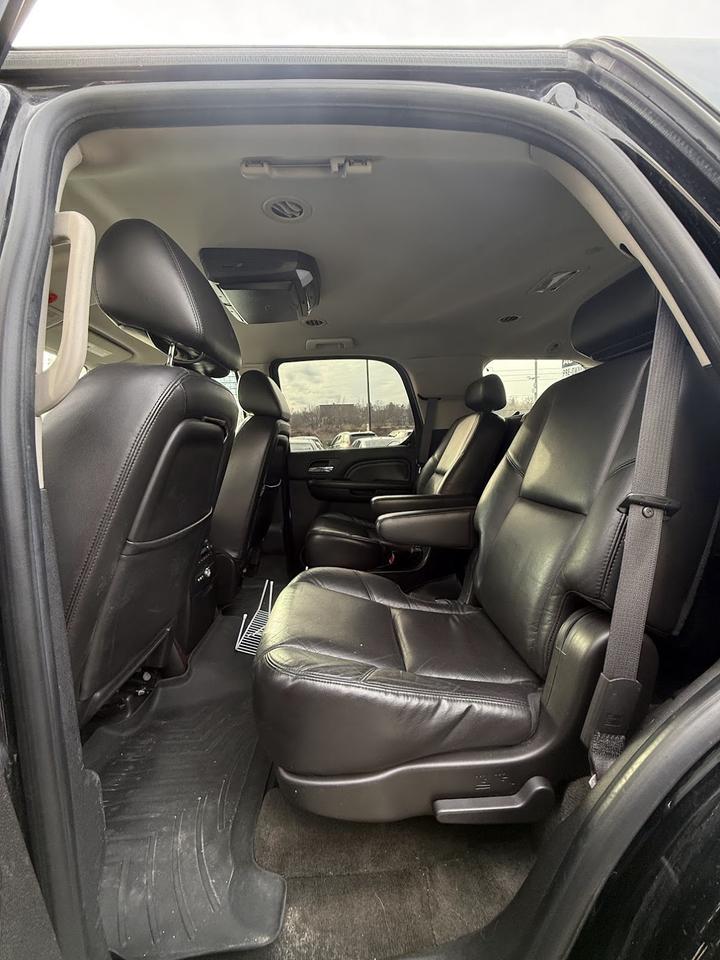 2010 Cadillac Escalade  Photo