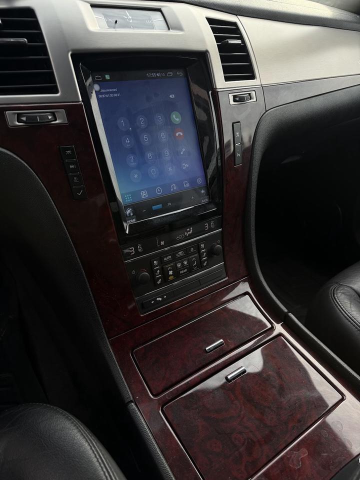 2010 Cadillac Escalade  Photo