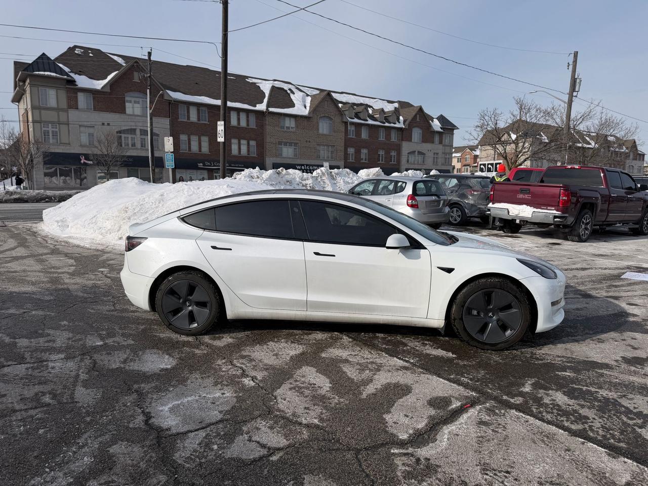 2022 Tesla Model 3 STANDARD RANGE PLUS Photo2