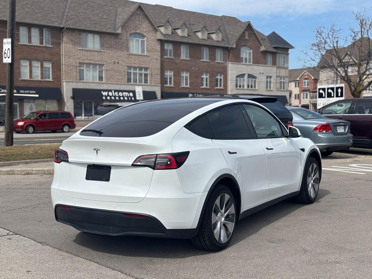 2021 Tesla Model Y Standard Range Photo2