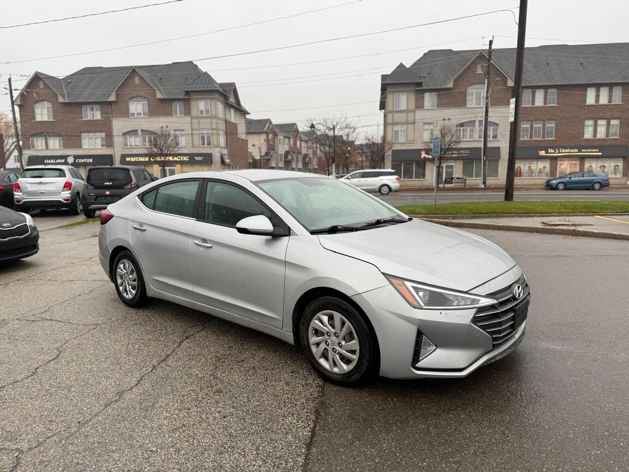 2020 Hyundai Elantra Essential Photo4