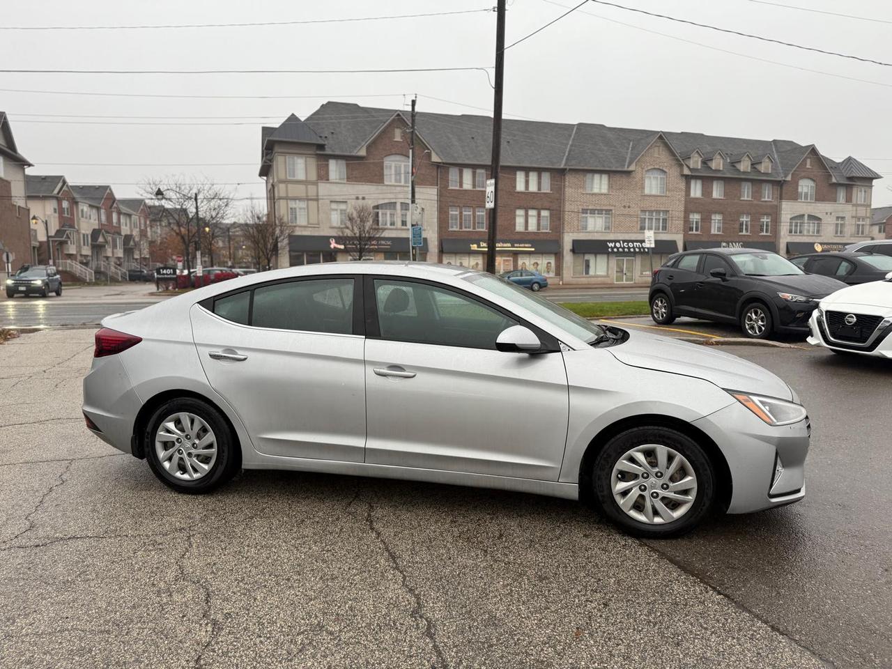 2020 Hyundai Elantra Essential Photo