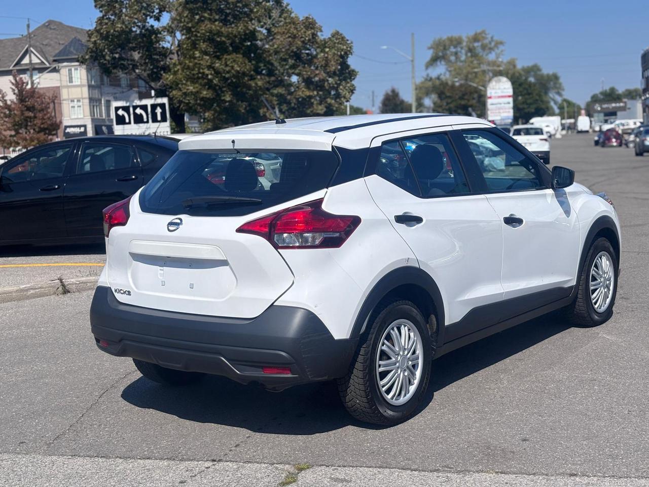 2019 Nissan Kicks SV Photo4