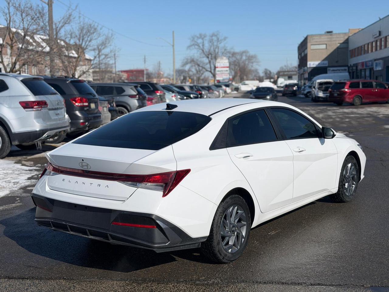 2024 Hyundai Elantra SEL Photo3