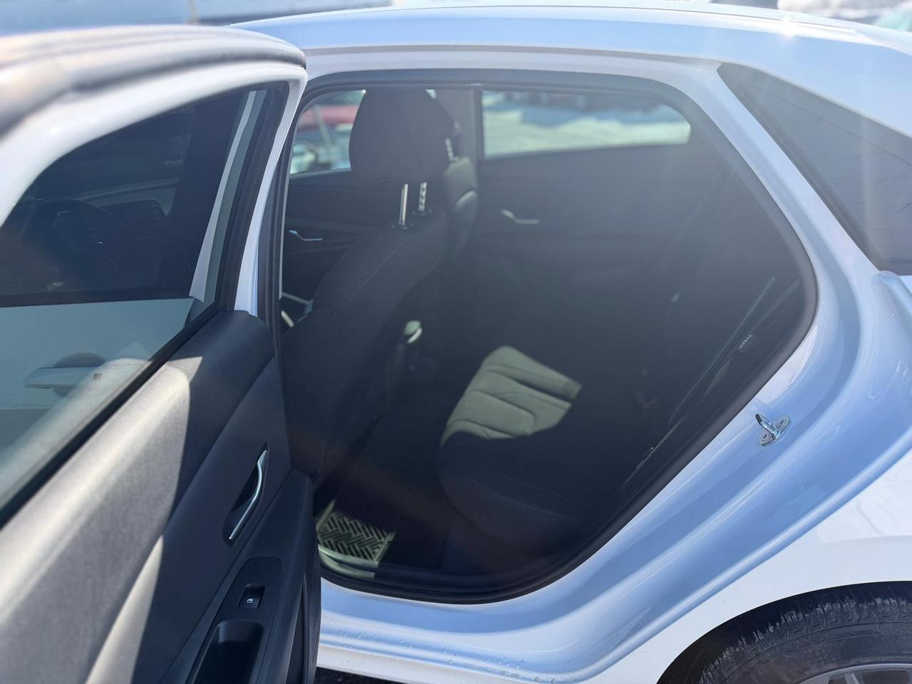 2024 Hyundai Elantra SEL Photo