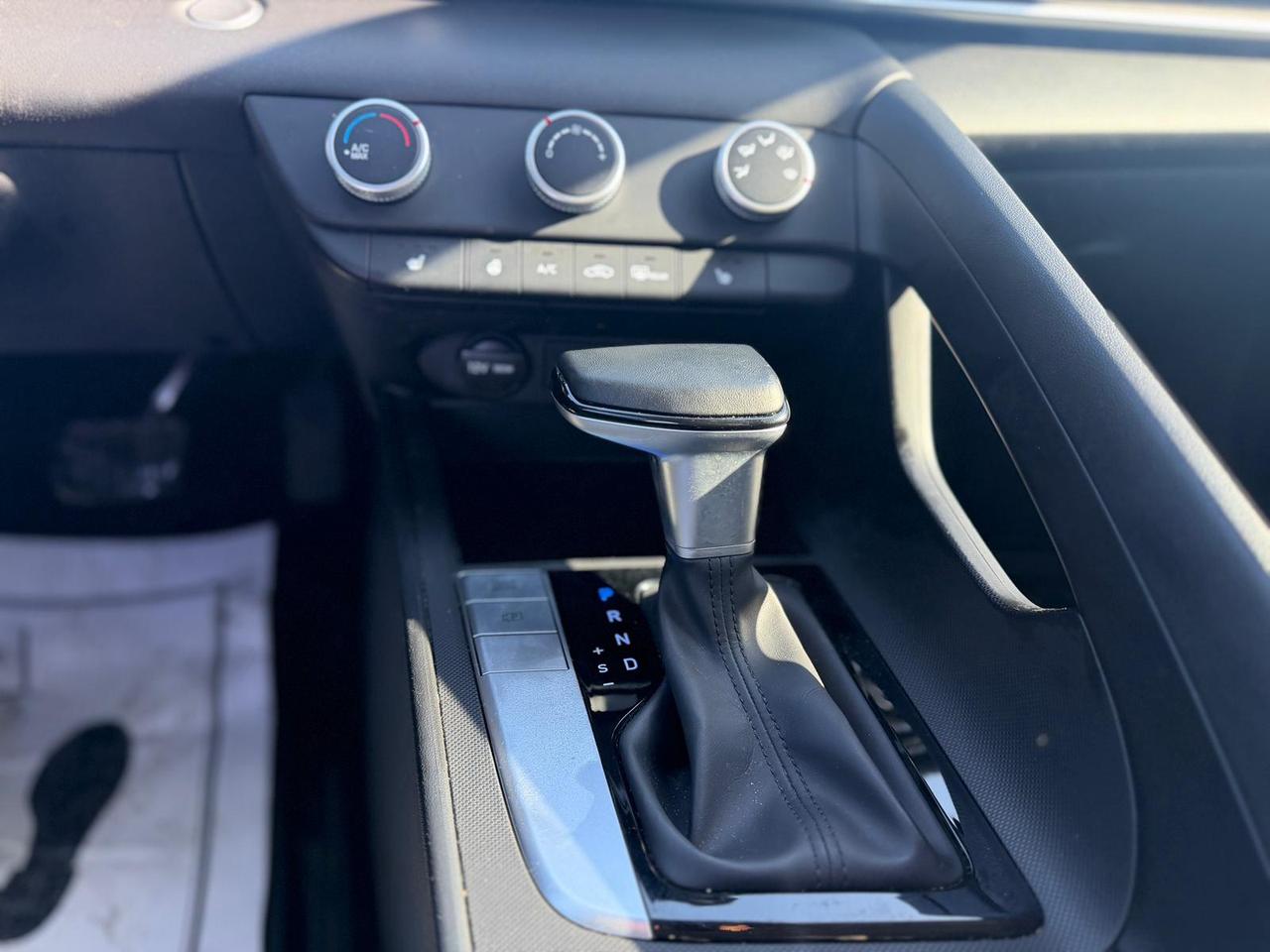 2024 Hyundai Elantra SEL Photo