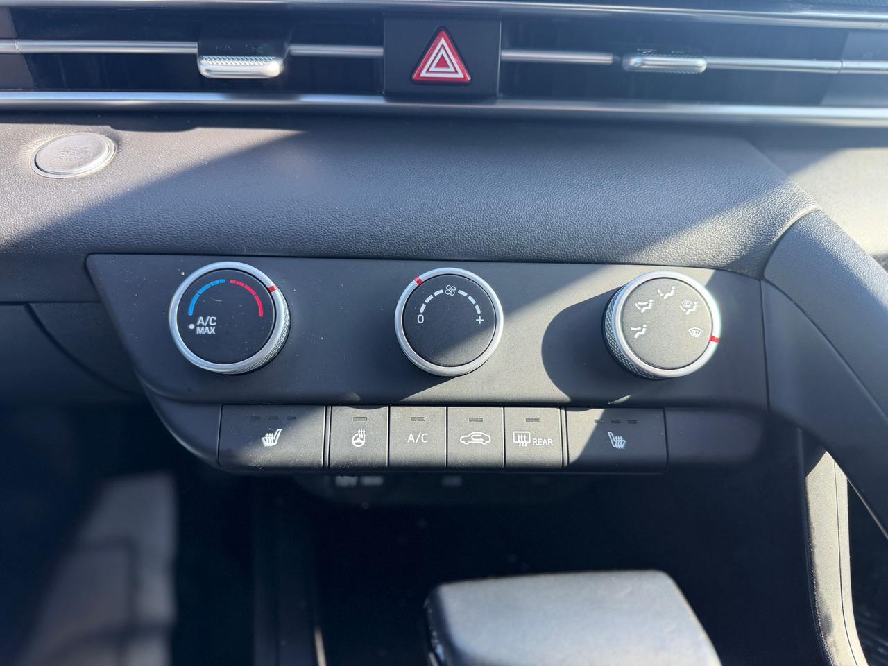 2024 Hyundai Elantra SEL Photo