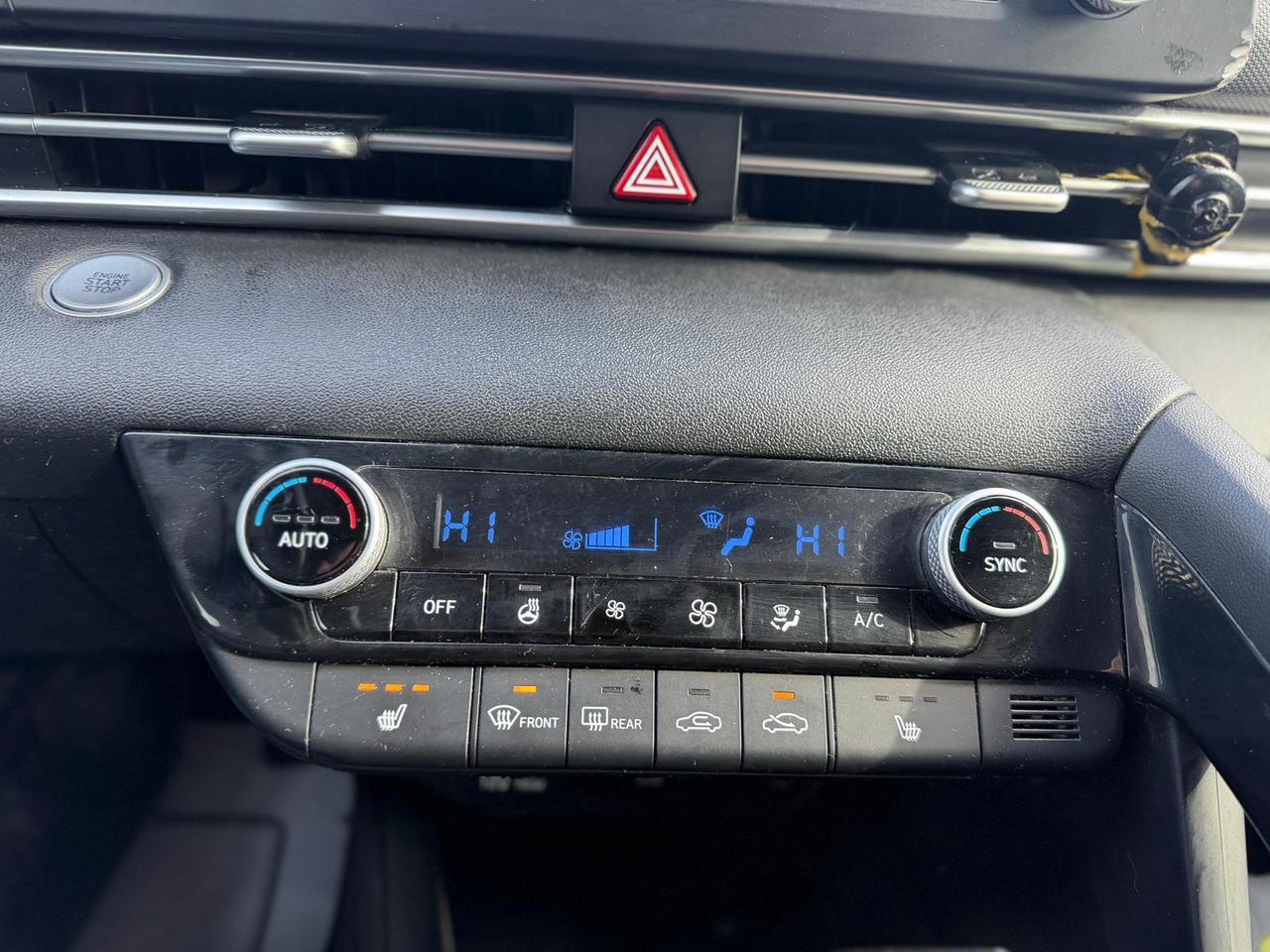 2021 Hyundai Elantra HEV Photo