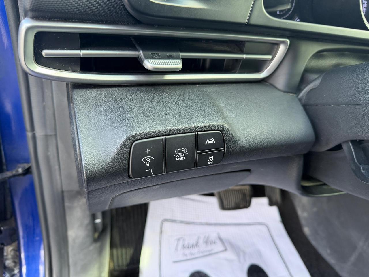 2021 Hyundai Elantra HEV Photo