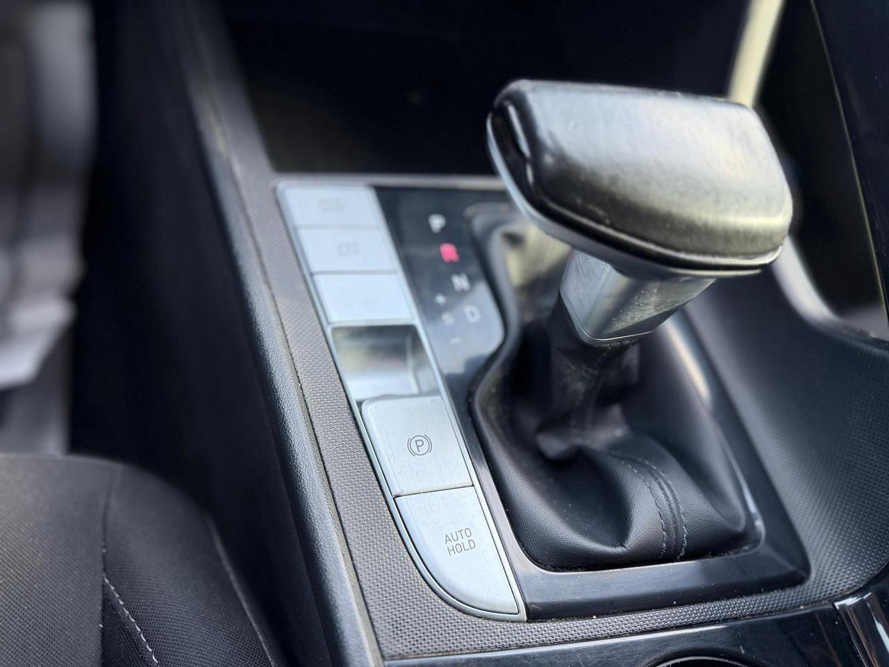 2021 Hyundai Elantra HEV Photo