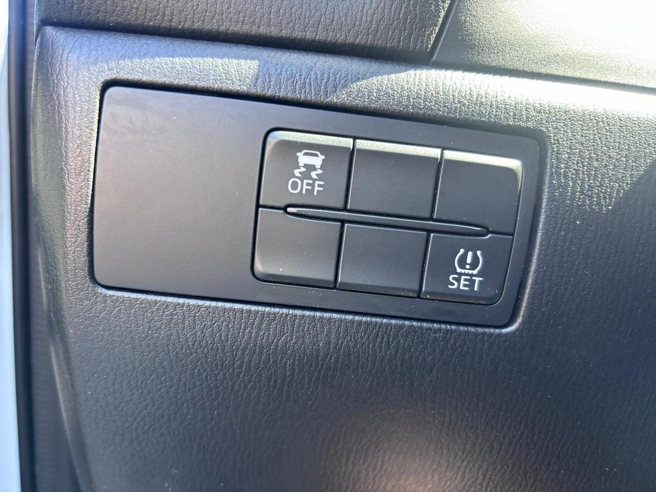 2017 Mazda MAZDA3 s Grand Touring Photo