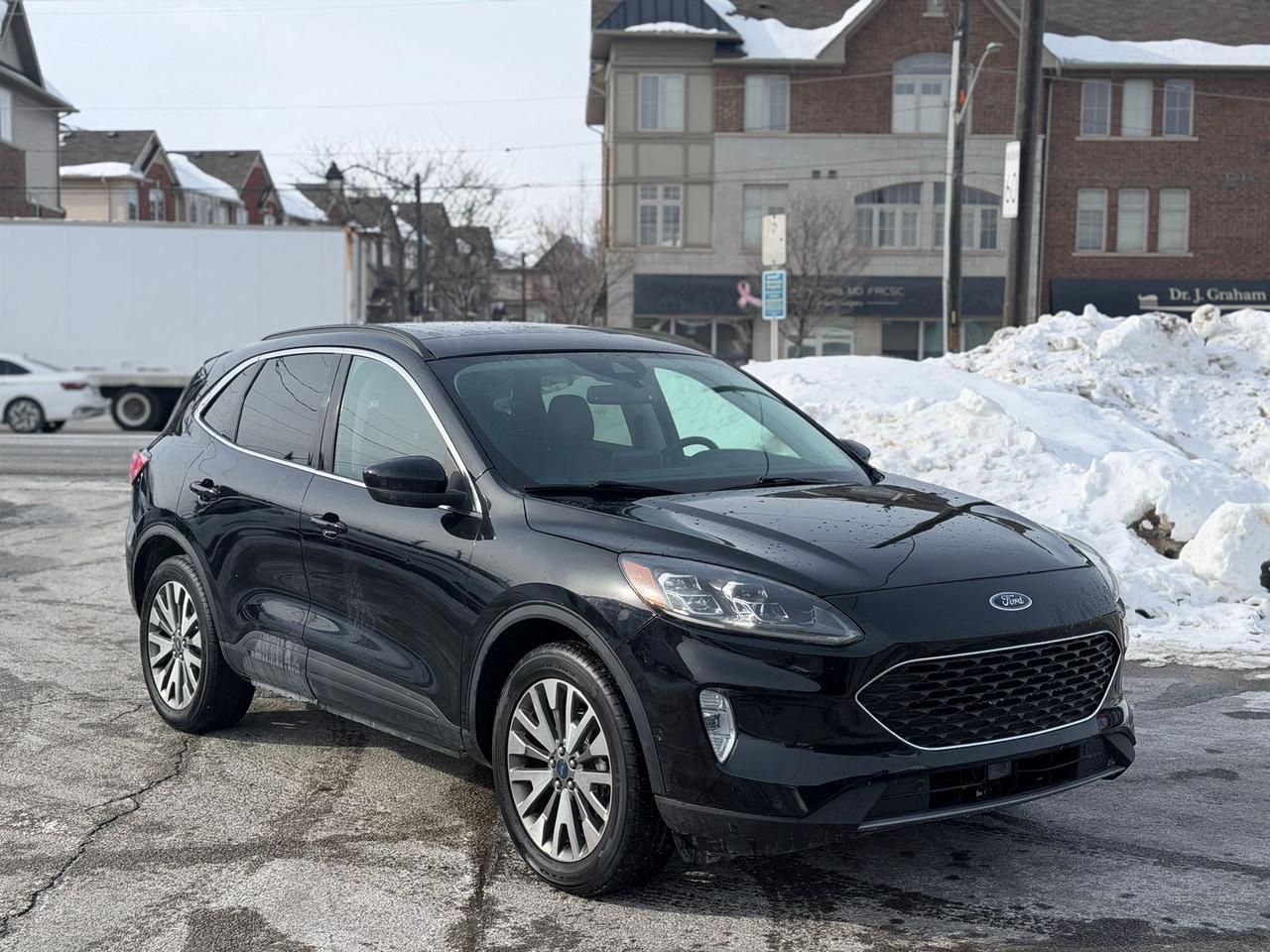 2021 Ford Escape Titanium Photo