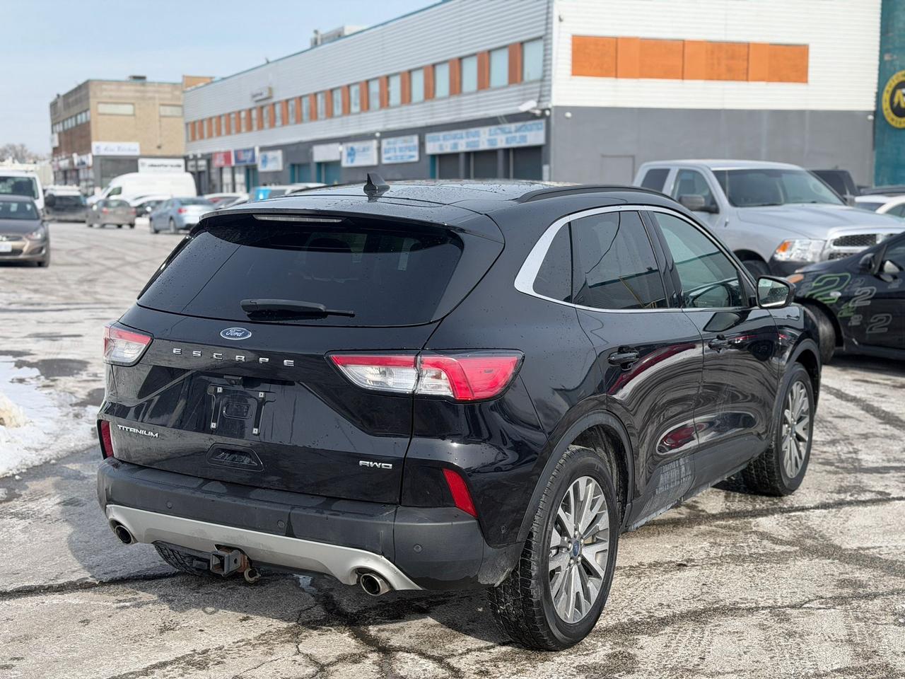 2021 Ford Escape Titanium Photo4