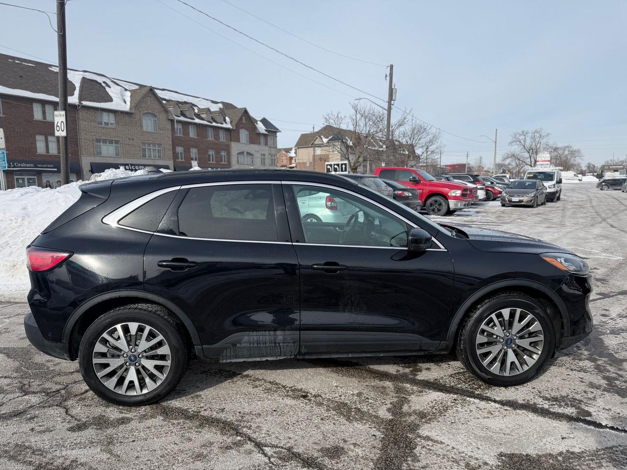 2021 Ford Escape Titanium Photo3