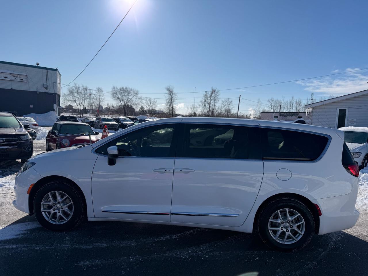 2023 Chrysler Grand Caravan SXT Photo4