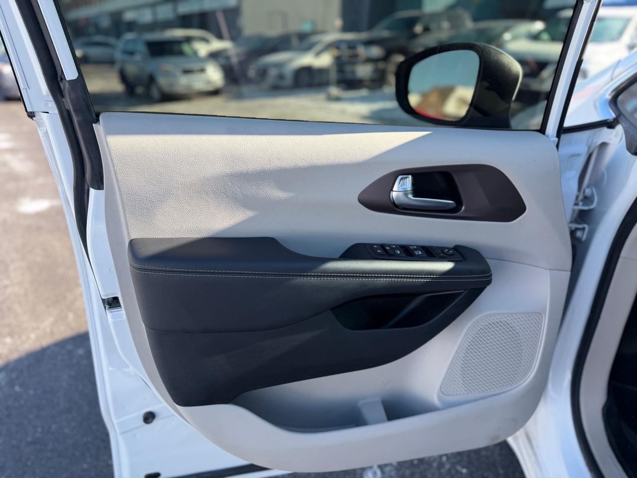 2023 Chrysler Grand Caravan SXT Photo