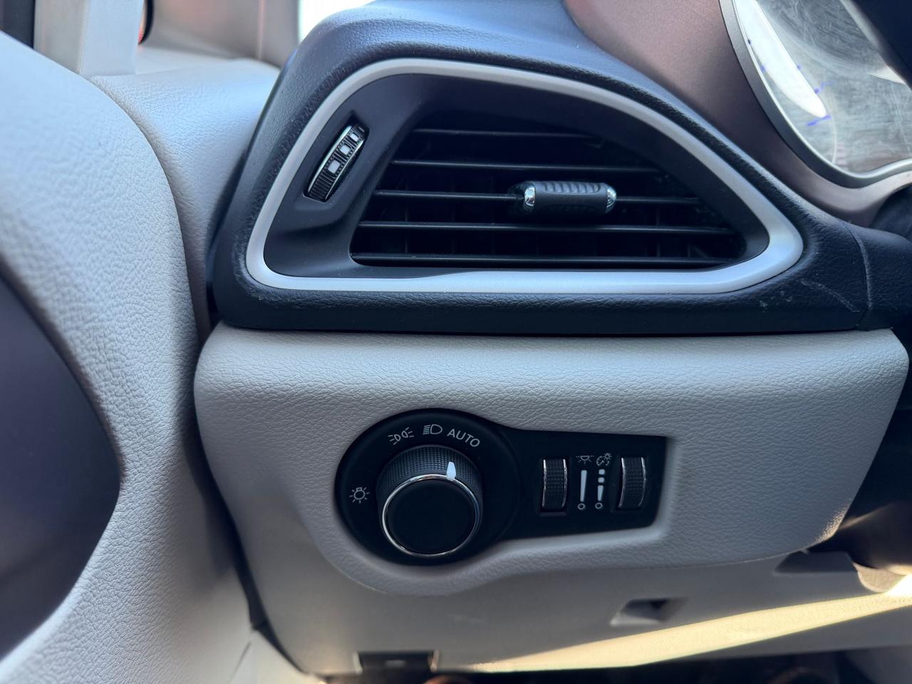 2023 Chrysler Grand Caravan SXT Photo