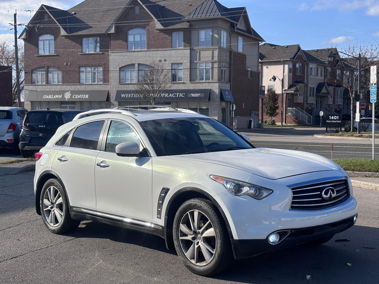 2015 Infiniti QX70 Base Photo3
