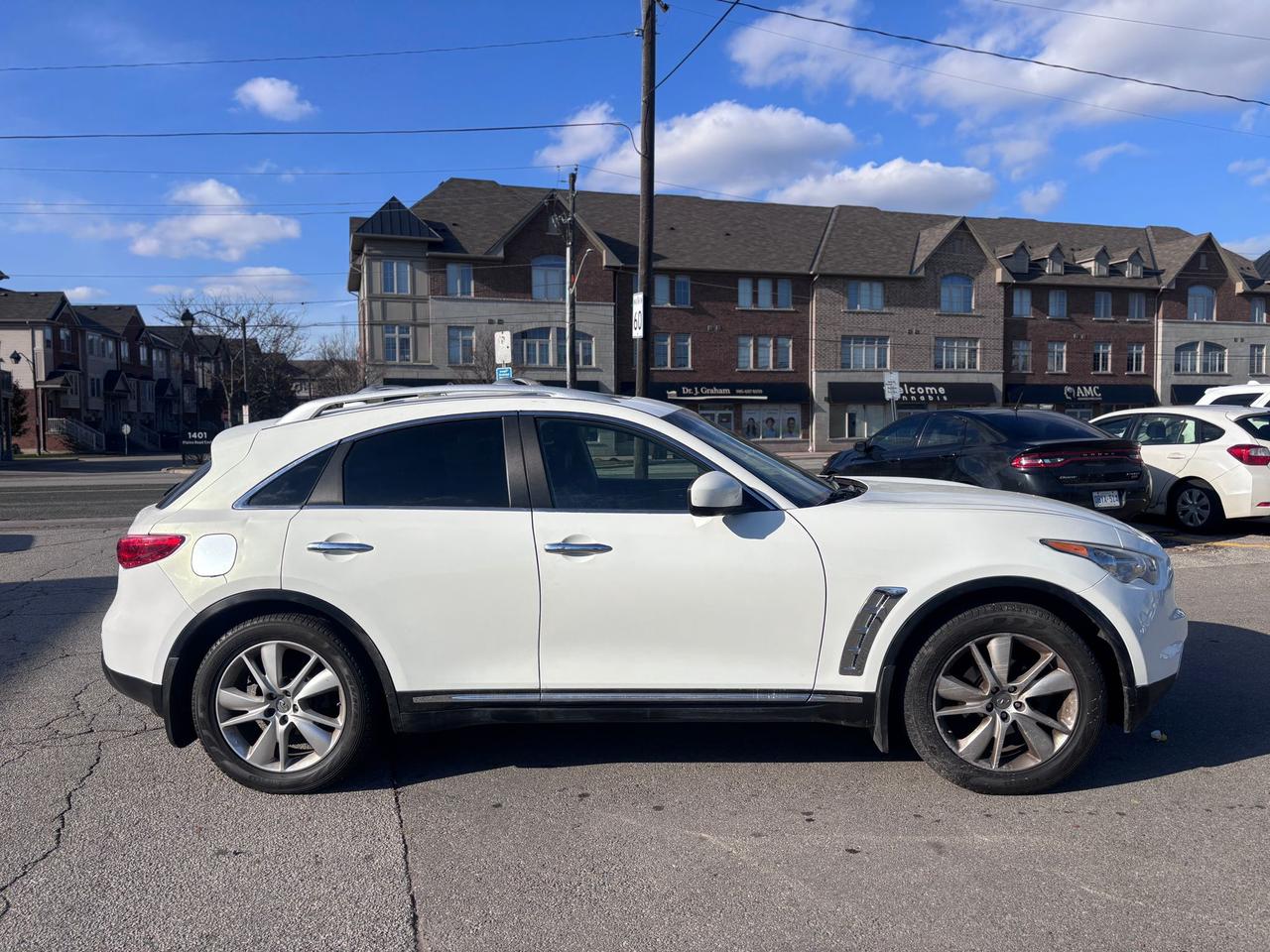 2015 Infiniti QX70 Base Photo