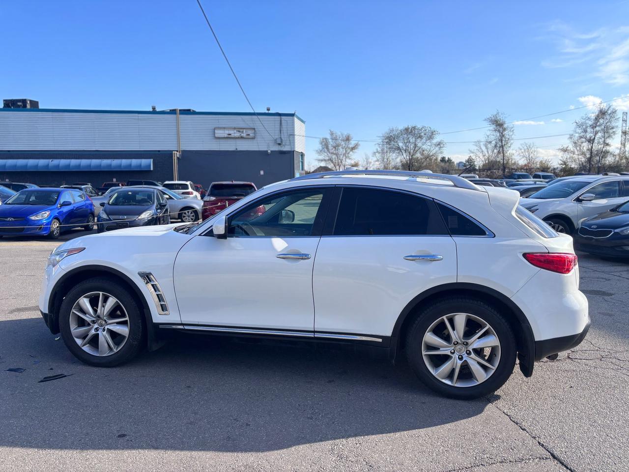2015 Infiniti QX70 Base Photo