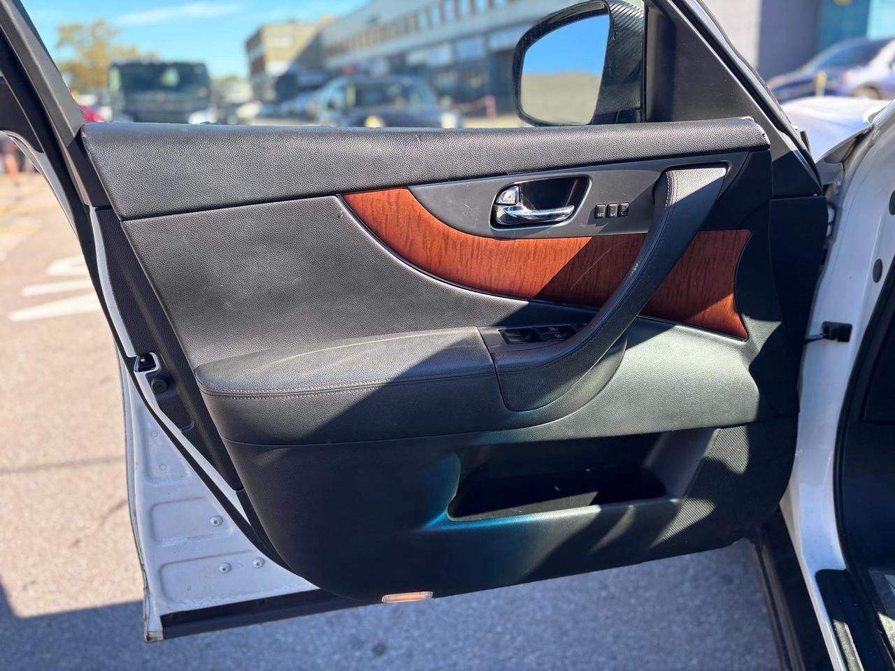 2015 Infiniti QX70 Base Photo