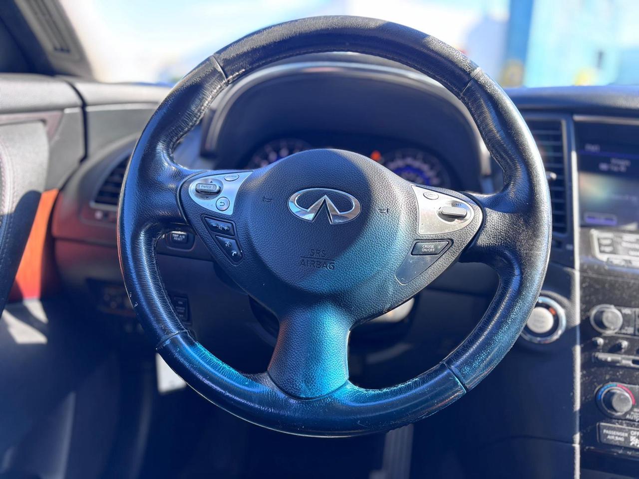 2015 Infiniti QX70 Base Photo