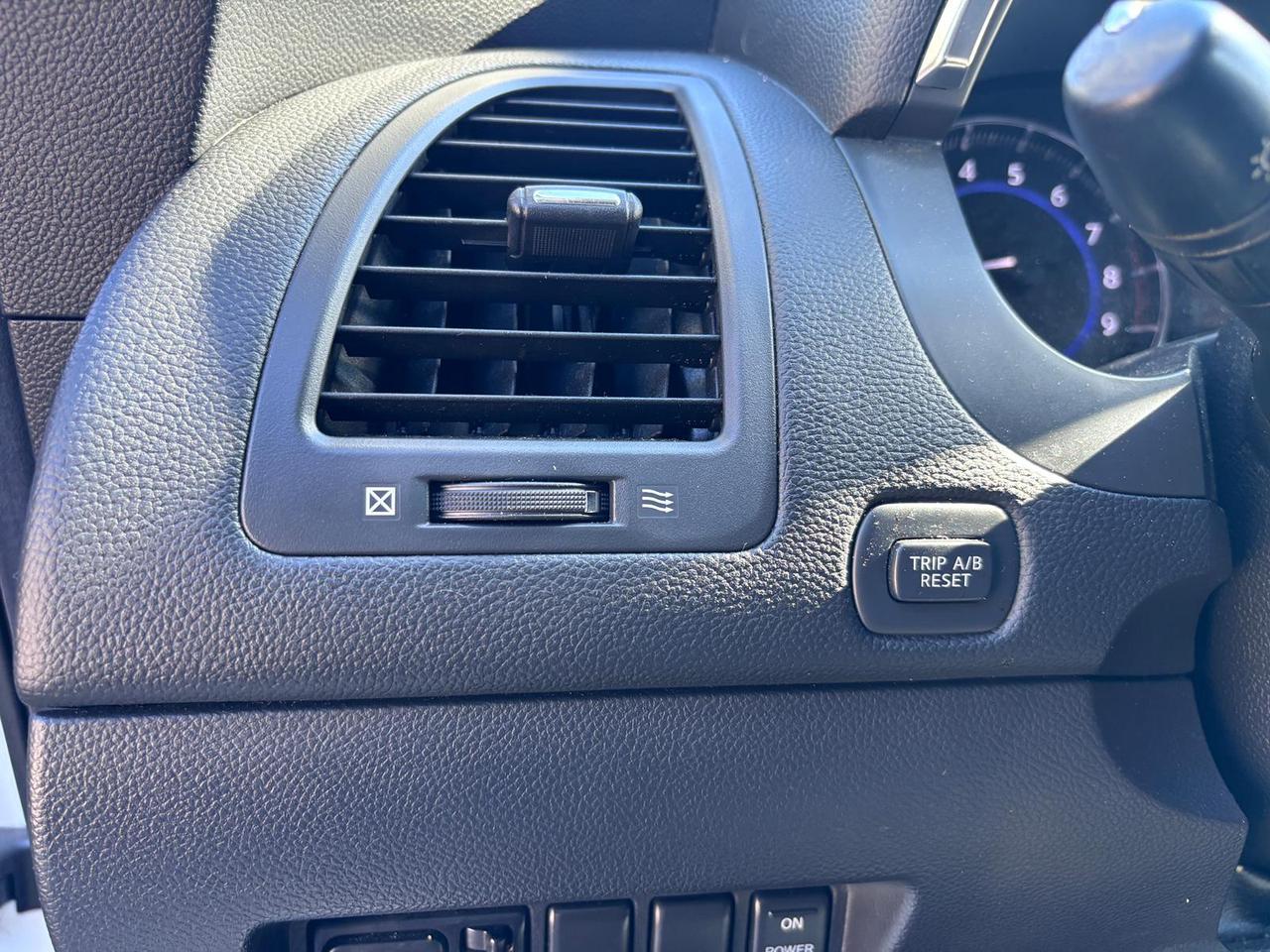 2015 Infiniti QX70 Base Photo