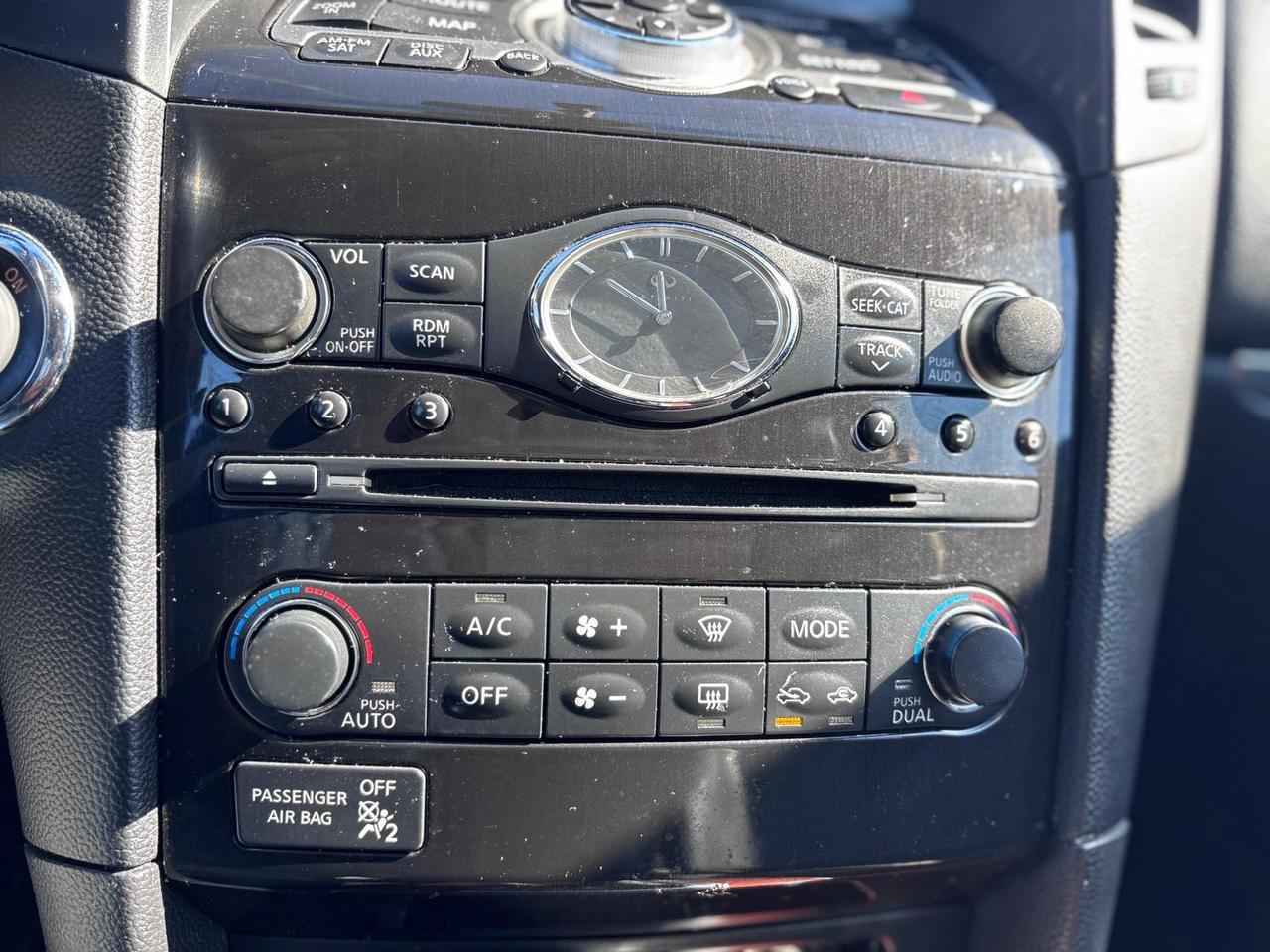 2015 Infiniti QX70 Base Photo